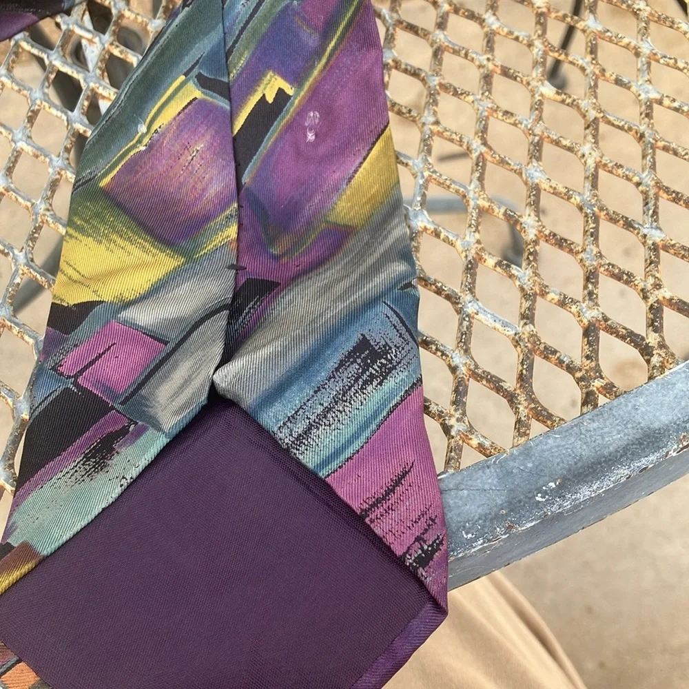 FINAL MARKDOWN Men’s abstract tie